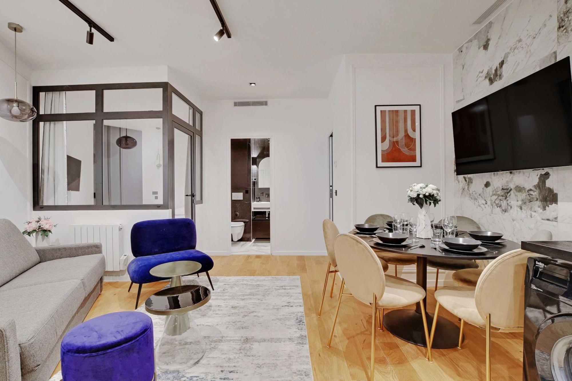 Stunning 2br Opera Apartment *