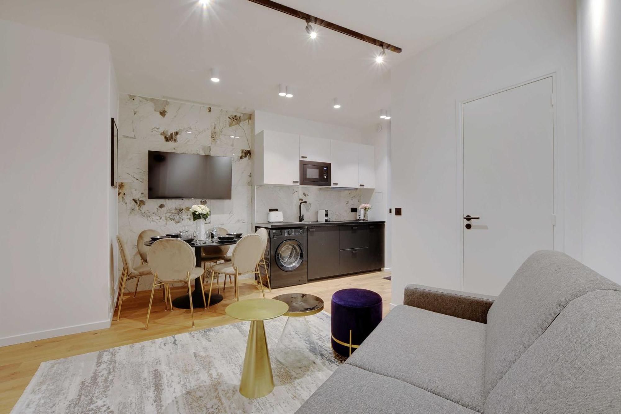 Stunning 2br Opera Apartment