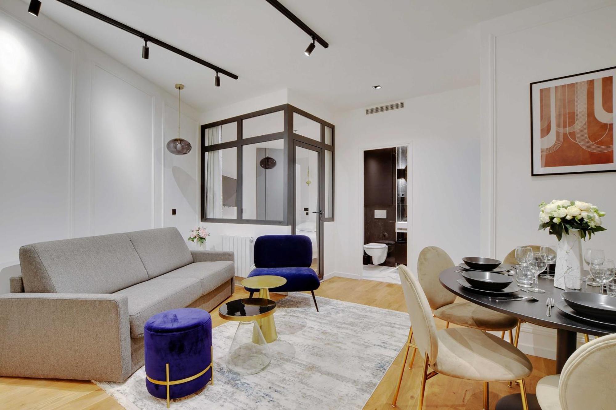 Stunning 2br Opera Apartment *