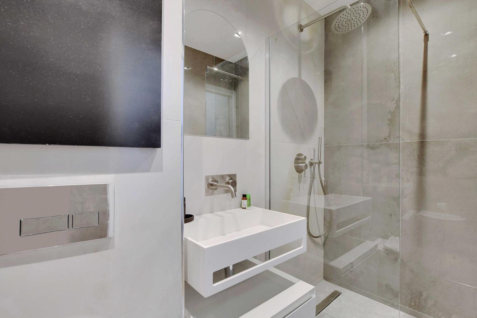 Stunning 2br Opera Apartment