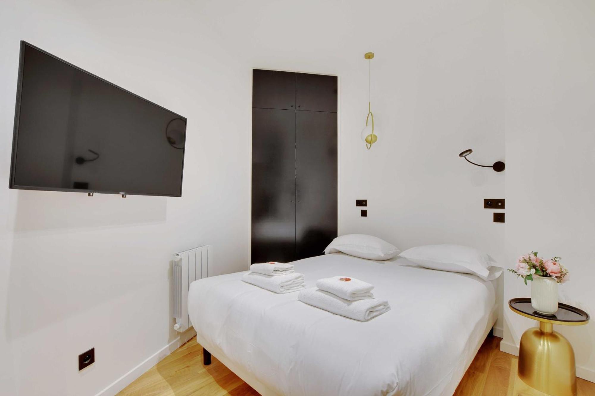Stunning 2br Opera Apartment